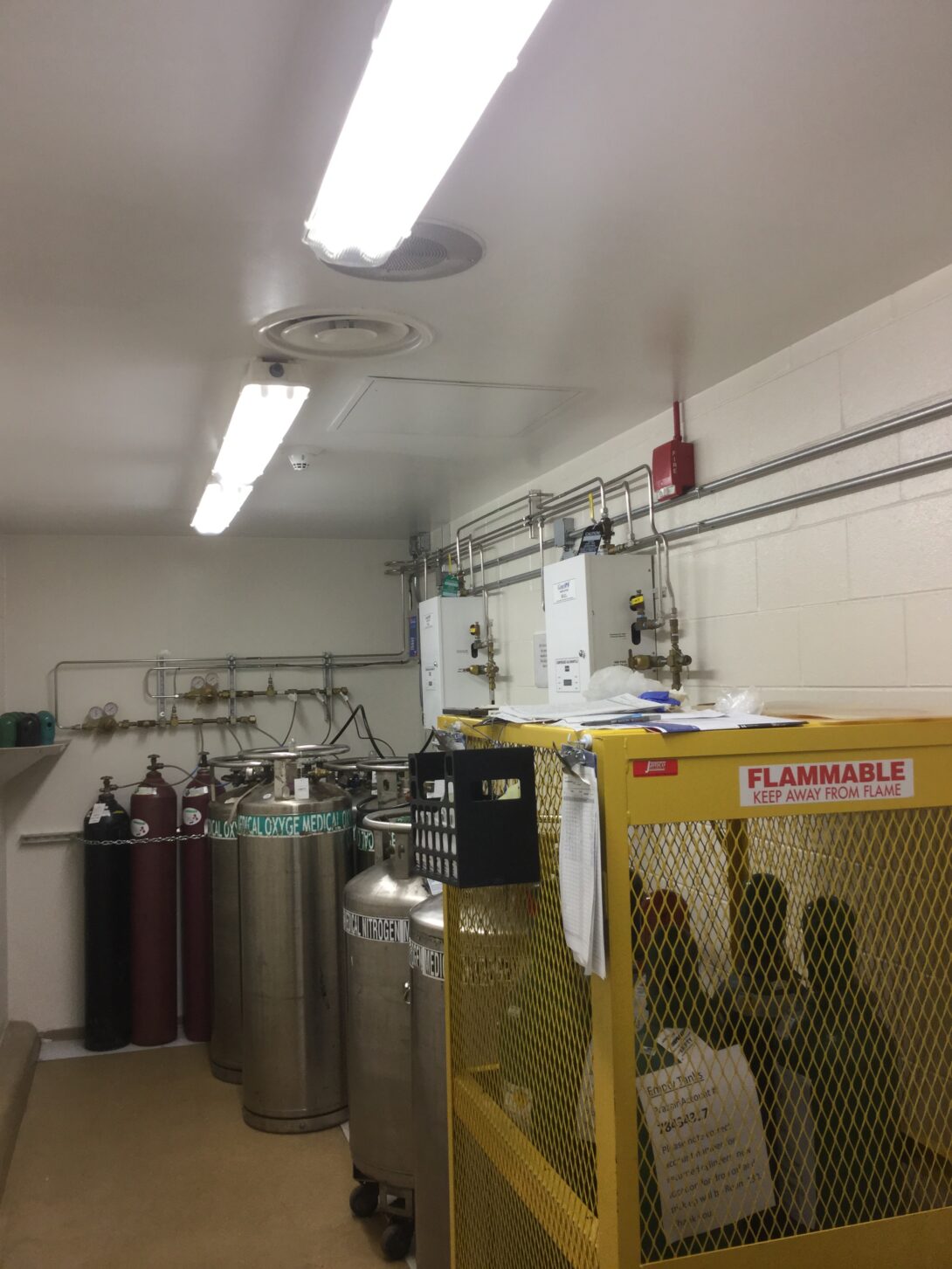 Nitrogen and oxygen room for hypoxia /hyperoxia chambers in BRL 130